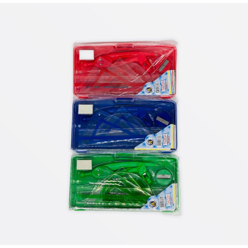 Готовальня пластиковая – набор для черчения с циркулем, линейкой, транспортиром